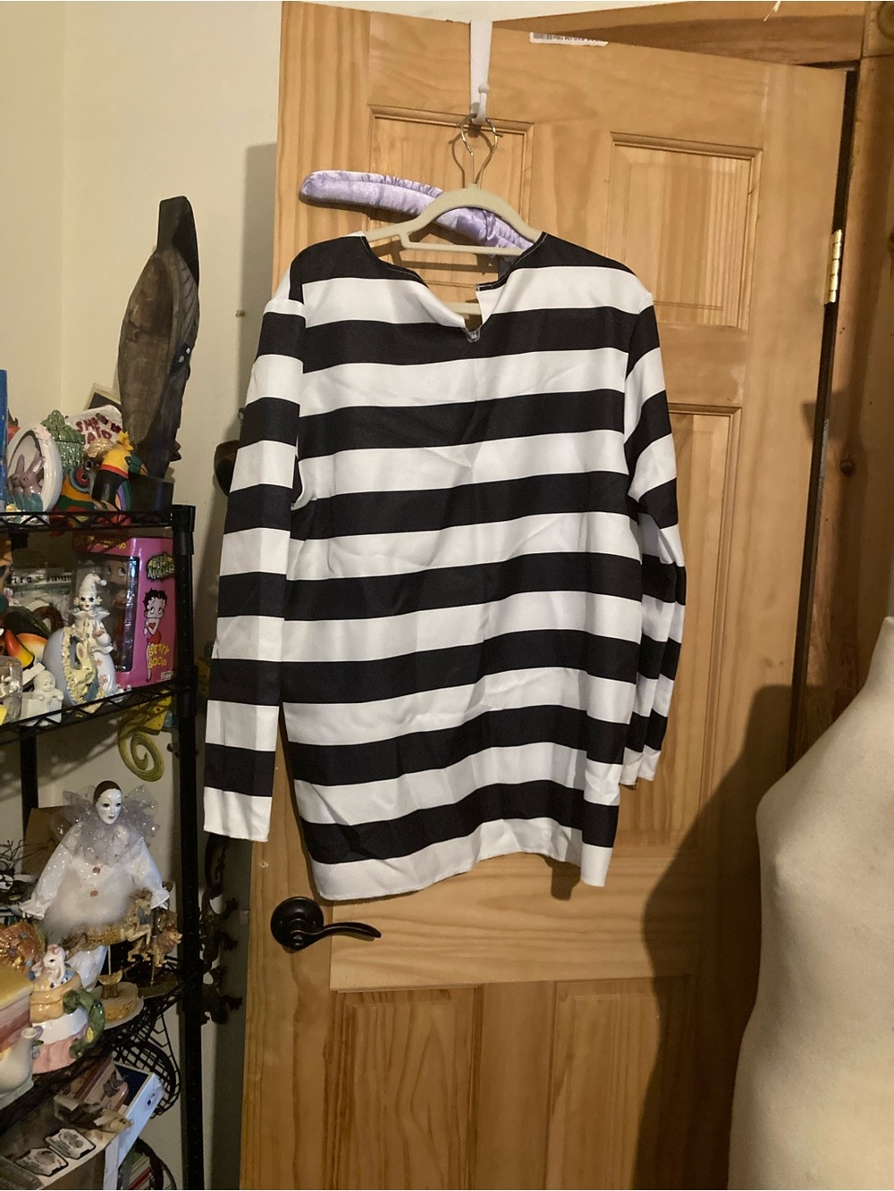 Spirit Jailbird Black & White adult costume/cosplay - Picture 10 of 12